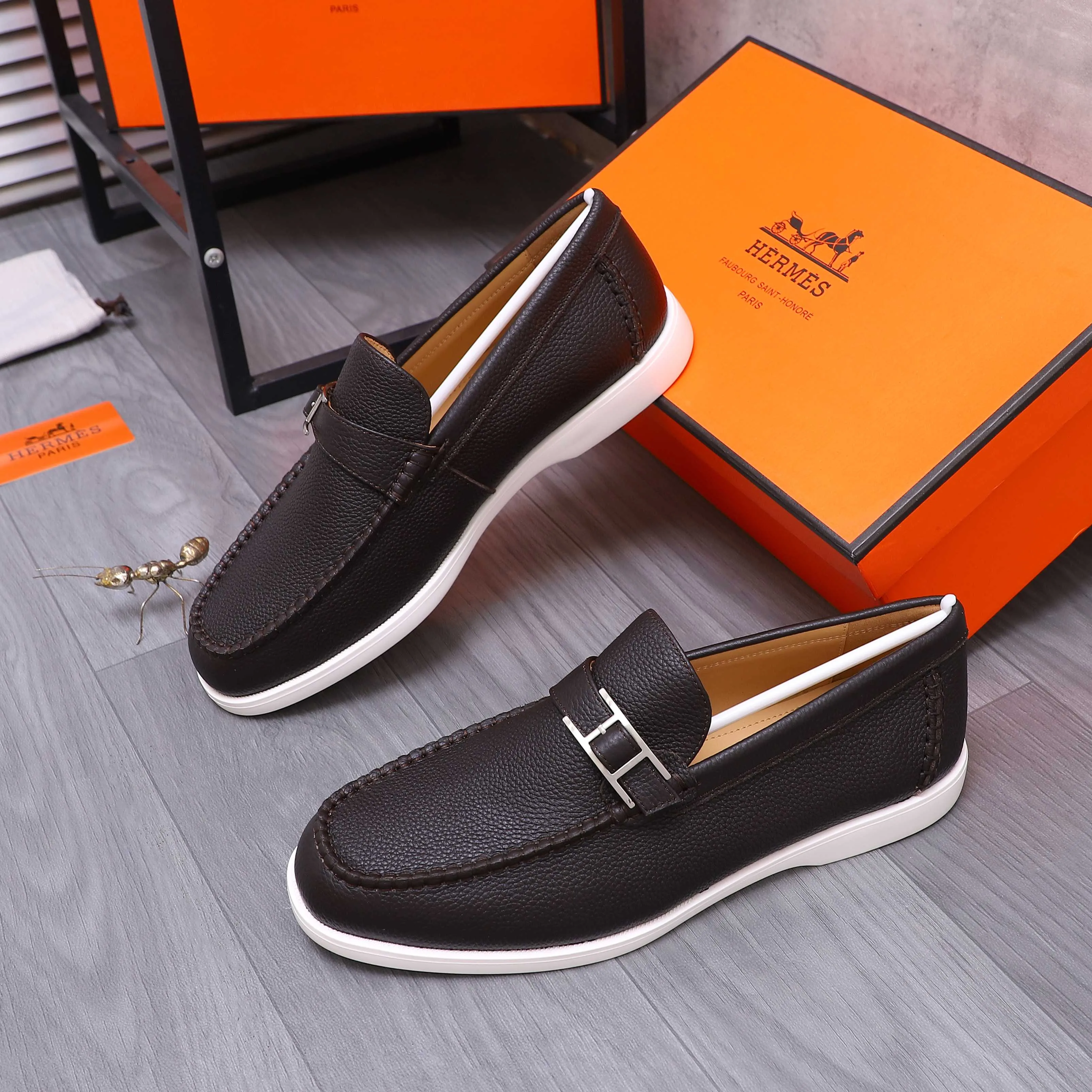 Men's shoes 💰p560 Product trademark: HERMES "Hermes" casual slip-on men's shoes. Regular size: 38-46 (45.46 is custom-made and non-returnable) Product materials: Selected pebbled cowhide upper, cowhide lining, original foam rubber ultra-light sole